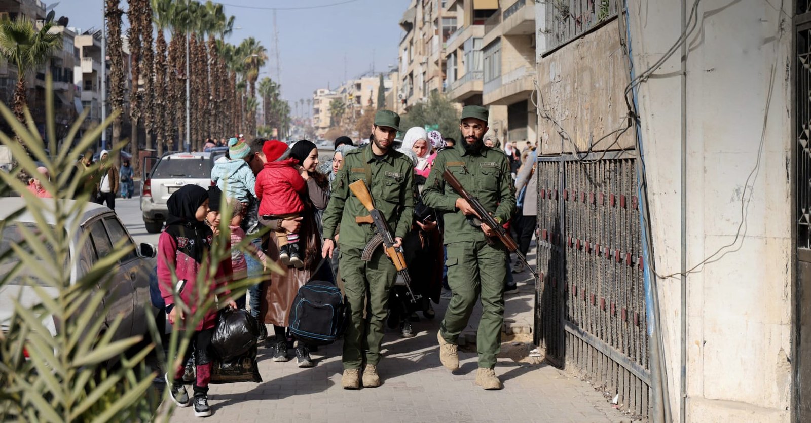 بين التطرّف العلماني والتمدّن الإسلامي سوريا بين فكي كماشة