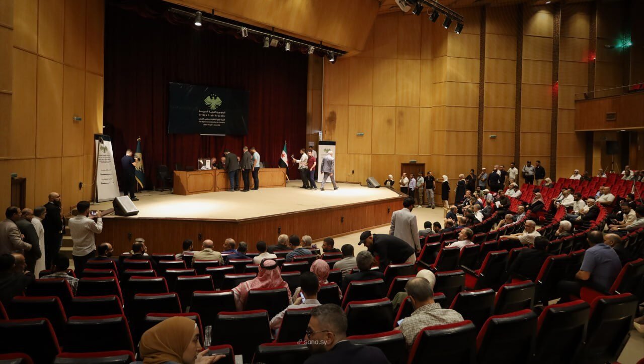 سوريا بين سقوط دولة الاستبداد وولادة الدولة الانتقالية